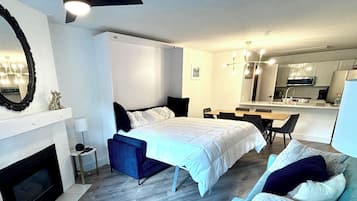 Een smart-tv en een open haard