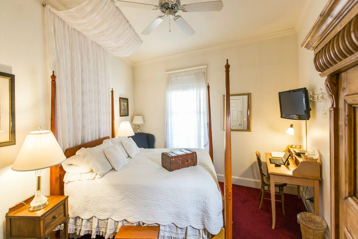 The Nathan Meeker Room | Ilmainen Wi-Fi