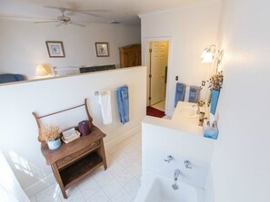 Bathroom - The Currier Inn (Greeley)