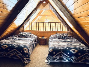 3 bedrooms, desk, travel cot, WiFi