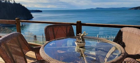 Outdoor dining. Sunny Island Cliff Side Views