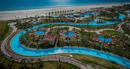 Gorgeous luxury resort suite w/ Jacuzzi tub and private plunge pool..