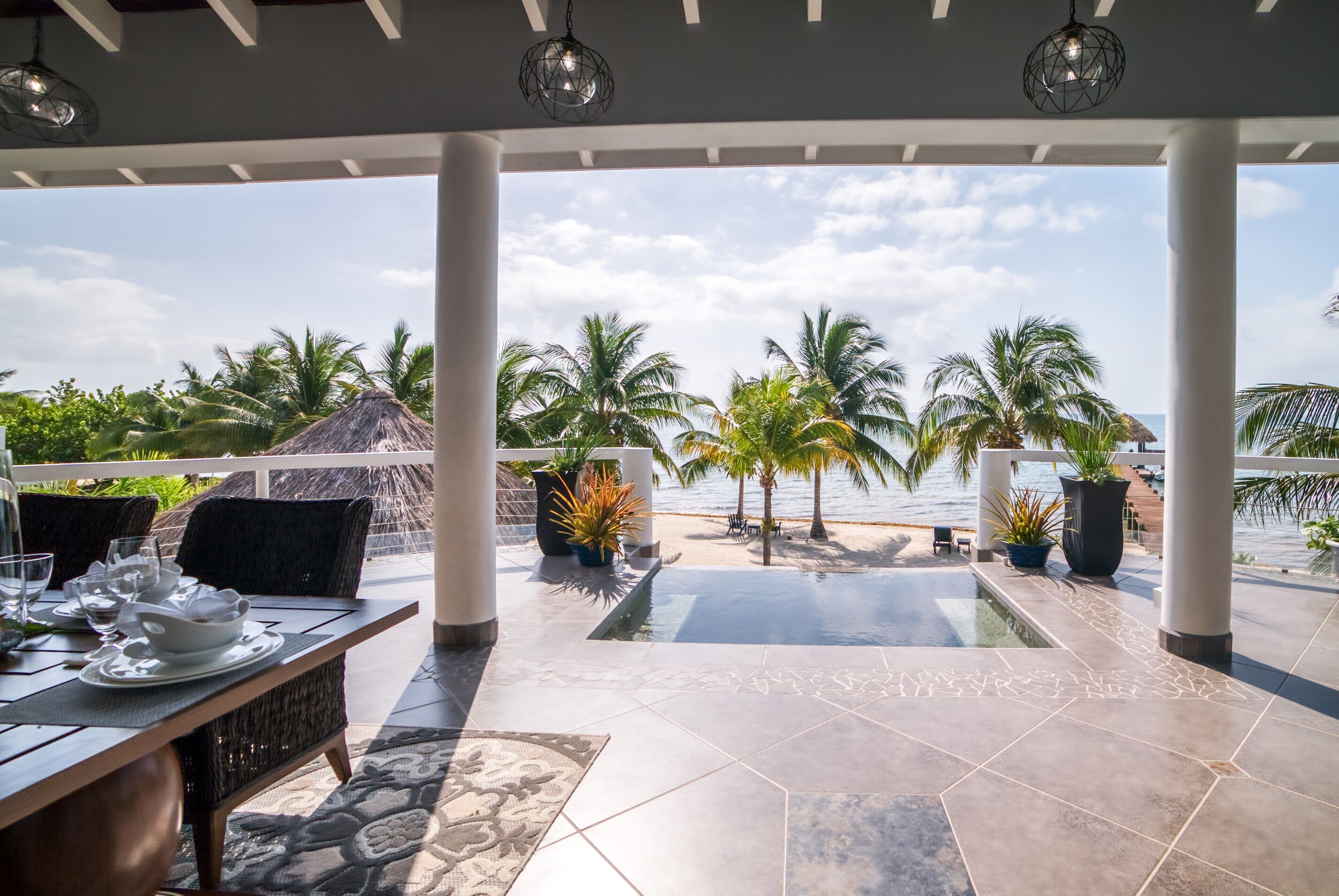 2 outdoor pools, pool loungers