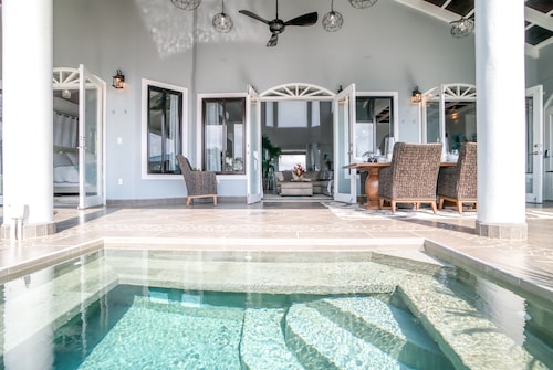 Kairos Villa - Luxury Ocean Front