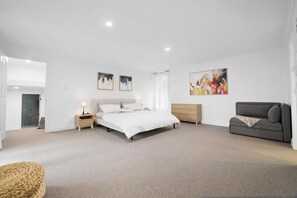 4 bedrooms, desk, iron/ironing board, free WiFi