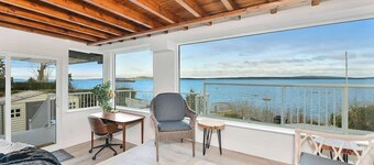 The Beach House Suite