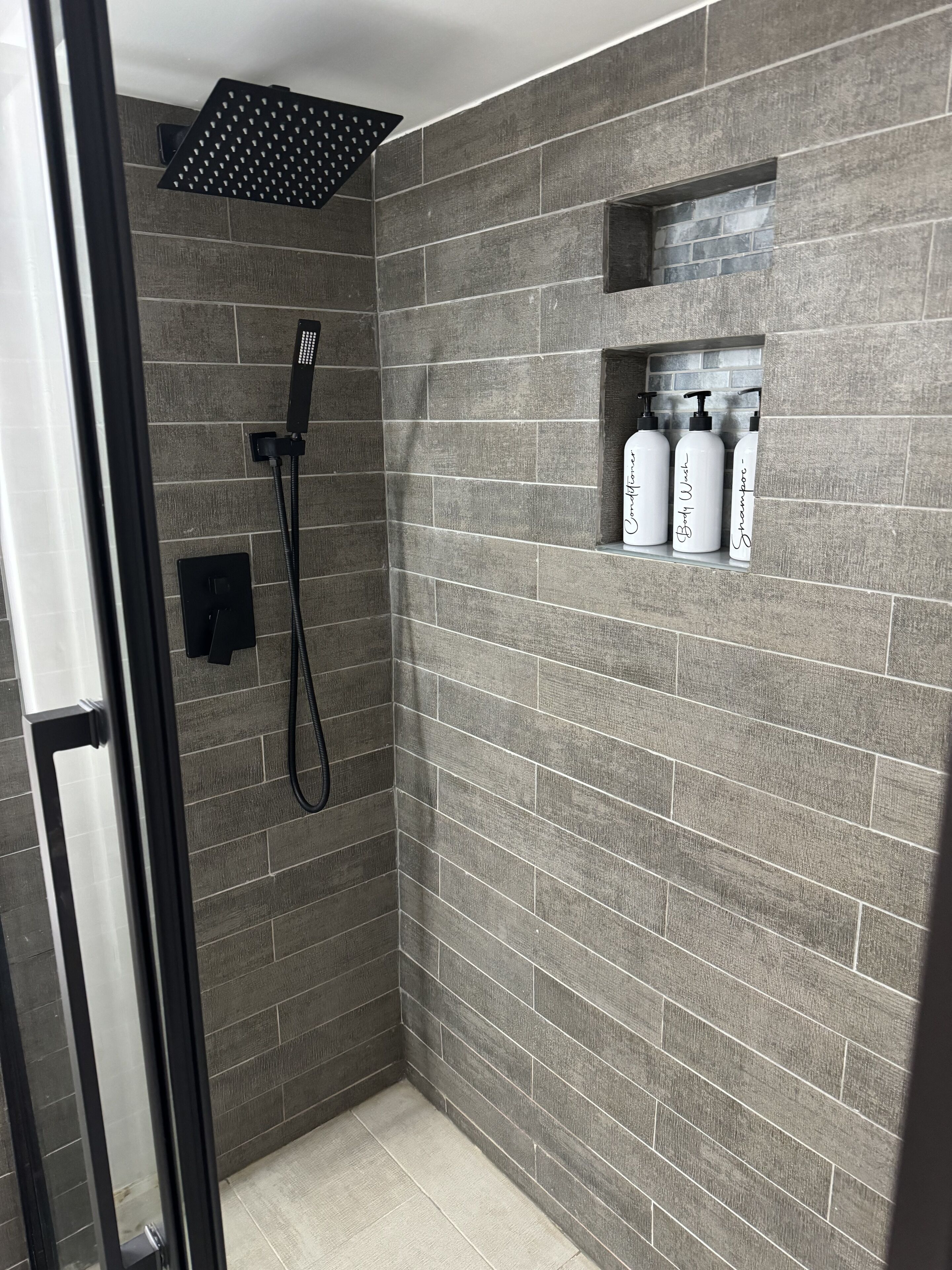 Shower, rainfall showerhead, free toiletries, hair dryer