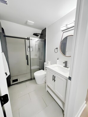 Deluxe Room | Bathroom