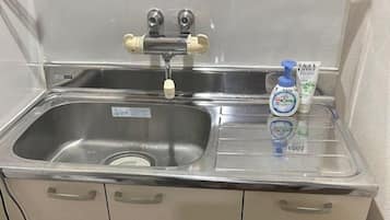 104 Economy Double Room, 1 Bedroom, Non Smoking | Down duvets, individually decorated, individually furnished, free WiFi