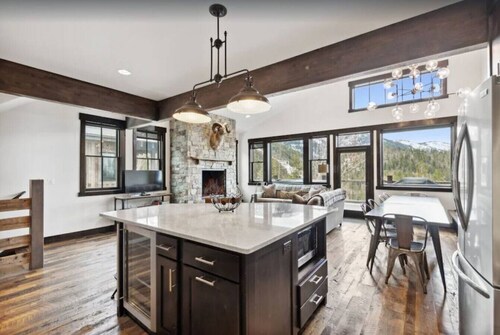 Barndance 103 B Wood Run Ct  · Barndance on Whitefish Mountain! 5BD 4BA Sleep 17!