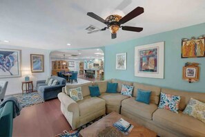 Smart TV, books, music library, computer monitors - Three House Gated Compound for Up to 26 Persons! (Albuquerque)