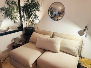 Smart TV - Centre London, Maida Vale, sleeps 7, families with children welcome, travel cot (London)