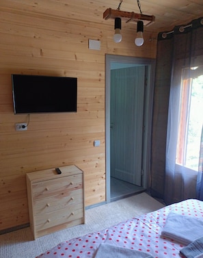 4 Schlafzimmer, hochwertige Bettwaren, Betten mit Memory-Foam-Matratzen