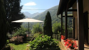 Property grounds - CAUTERETS - Chalet **** L'Escapade, fine amenities, sleeps 2 to 15 (Cauterets)