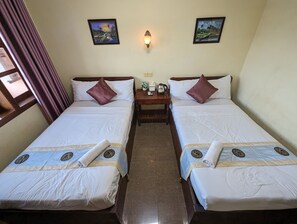 Basic Twin Room, 2 Twin Beds (with Fan) | Free WiFi, bed sheets - Reach Kunthea Guesthouse (Siem Reap)