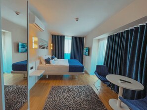 Casa na árvore exclusiva, 2 quartos, vista para o mar | Roupas de cama premium, edredons de pluma, camas com colchões pillow-top