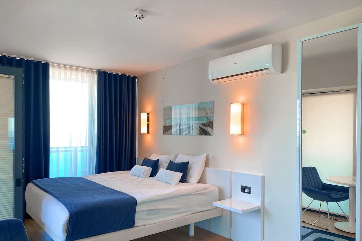 Hochwertige Bettwaren, Daunenbettdecken, Pillowtop-Betten, Minibar
