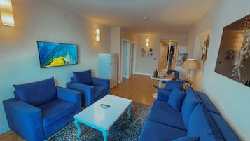Exclusive Tree House, 2 Bedrooms, Sea View | Living area | 60-cm Smart TV with satellite channels, TV, Netflix