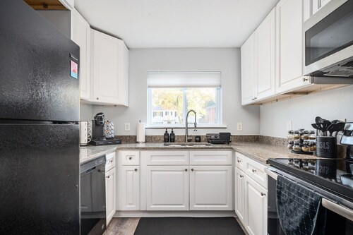 [REFRESHED] The Traveler's Retreat, 5 mins to airport and 15 mins to downtown