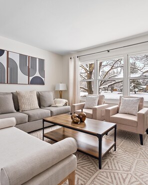 Comfort House | Living area | 75-inch Smart TV with cable channels, TV, Netflix - Seerastay (Brooklyn Park)