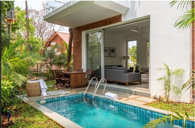 Super Luxury villa with private garden and private pool- 10 minutes from beaches