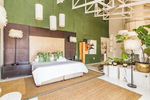 4 bedrooms, in-room safe, desk, iron/ironing board - Luxurious Hideaway Villa (4 Bedroom | Fast Wifi | Secure Suburb) (Midrand)