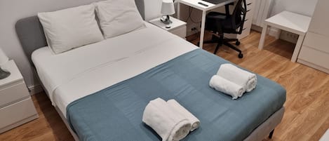 3 sovrum, skrivbord, strykjärn/strykbräda och gratis wi-fi