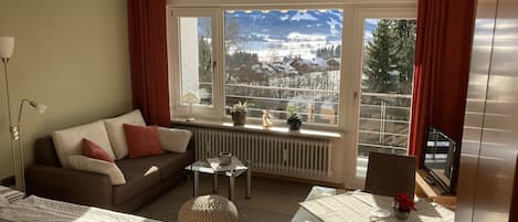 Télévision, table de tennis de table, médiathèque