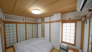 Chăn bông, bàn ủi/dụng cụ ủi quần áo