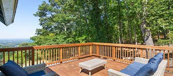 Wolf Den - Airy Cabin w/ Hot Tub & Valley Views!
