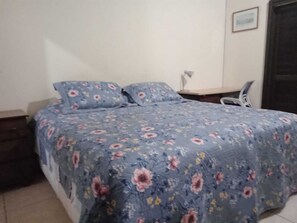 4 bedrooms, desk, iron/ironing board, free WiFi - Comfortable house in Florianópolis |Moçambique Beach (Florianópolis)