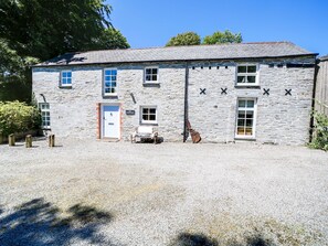 A stone building with a gravel driveway, a wooden bench, and a sign that reads "The Stone Barn". - Stunning barn in an idyllic hamlet, sleeps 6 + dogs (Lanteglos)
