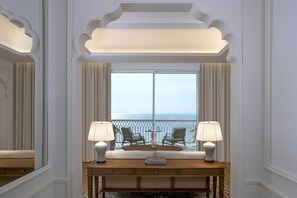 Svit - 1 kingsize-säng | Vardagsrum | 65-tums smart-tv med satellitkanaler