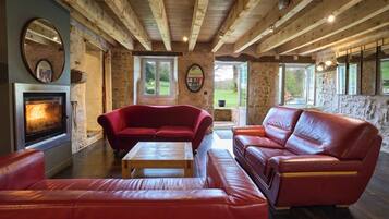 Smart TV, fireplace, table football, ping pong