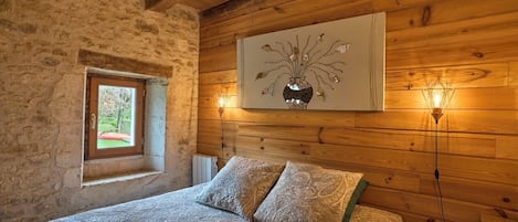 12 bedrooms, iron/ironing board, free WiFi, bed sheets