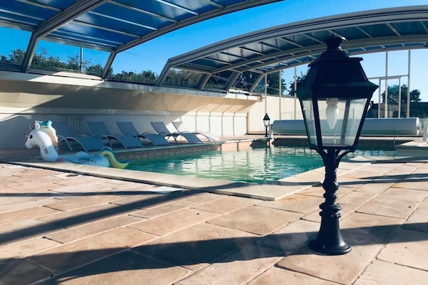 Piscina coperta, una piscina riscaldata