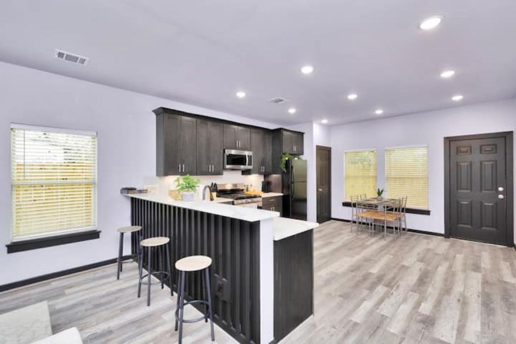 Geladeira, micro-ondas, fogão, cooktop