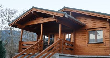 Family sized cozy chalet ,fully equipped and only 5’ away from the city center!