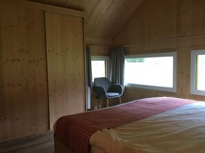 4 makuuhuonetta, ilmainen Wi-Fi, vuodevaatteet
