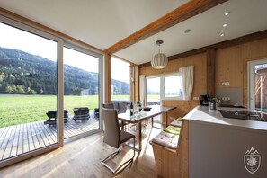 冷蔵庫、電子レンジ、オーブン、食器洗い機