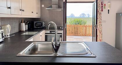 Dog and family friendly barn conversion with fully enclosed garden and hot tub