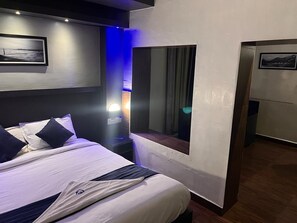 Egyptian cotton sheets, premium bedding, free WiFi - Sivabhagya SKR Madurai (Madurai)