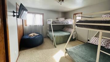 3 bedrooms, iron/ironing board, free WiFi, bed sheets