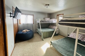 3 bedrooms, iron/ironing board, free WiFi, bed sheets