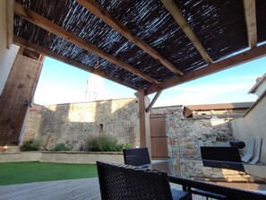 Outdoor dining - Le jardin secret Gîte&SPA 4*, relaxation in the heart of the Gers (Lombez)