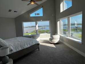 4 多间卧室、免费 WiFi、床单