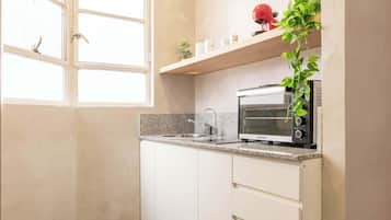 Microwave, coffee/tea maker, toaster, cookware/dishes/utensils