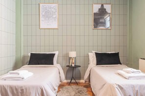 2 habitaciones, tabla de planchar con plancha, wifi y ropa de cama 