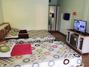 Basic Double Room Single Use, 1 Bedroom | Blackout curtains, soundproofing - Sangaunthong resort (Phanom Sarakham)
