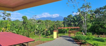 Entire 2nd Floor, 3 Bedrooms for up to 12!